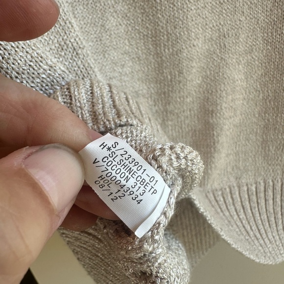 Banana Republic Sweater - Picture 4 of 6